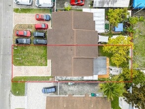 Building Photo - 310 SW 76th Ct