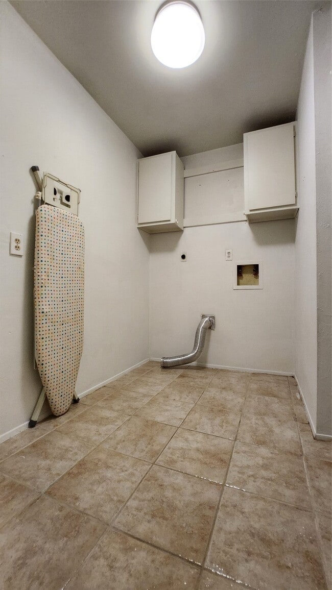 Building Photo - 7314 El Cresta Dr