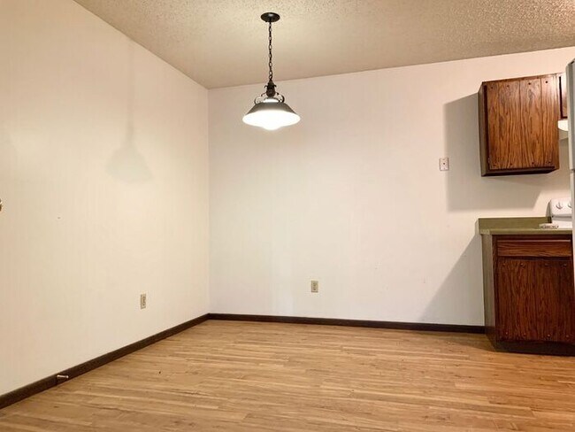 Building Photo - Great Two Bedroom, One Bath Apartments for Rent in East Loveland!  2 Weeks Free, Flexible lease t...