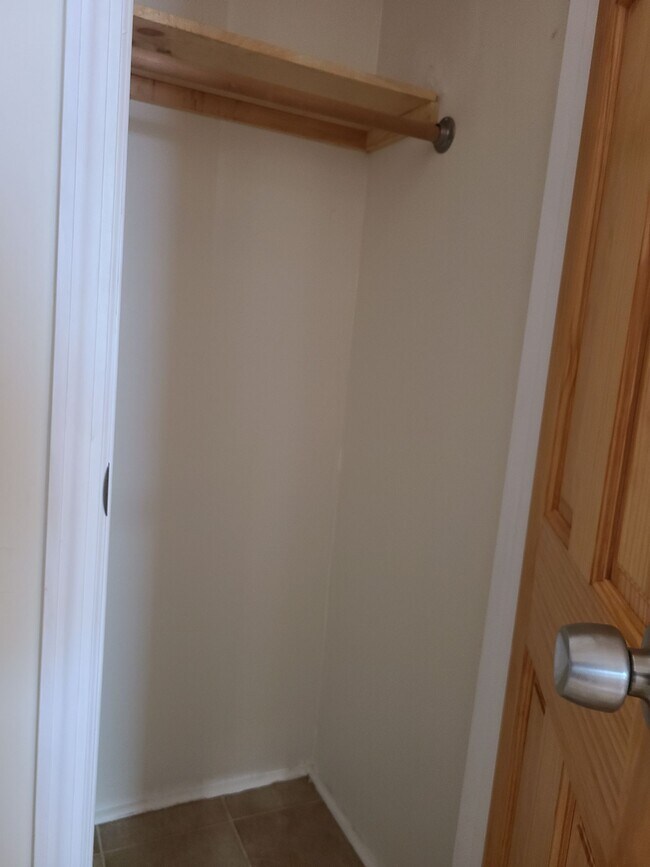 Building Photo - 6440 Catalpa Ave