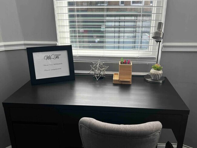 Building Photo - 2002 W Cermak Rd