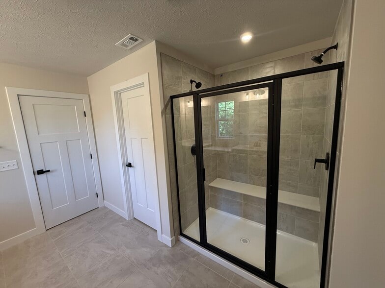 Building Photo - 801 Miramar Ln