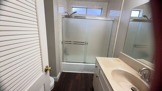 Building Photo - Beautiful Home with Golf course Views