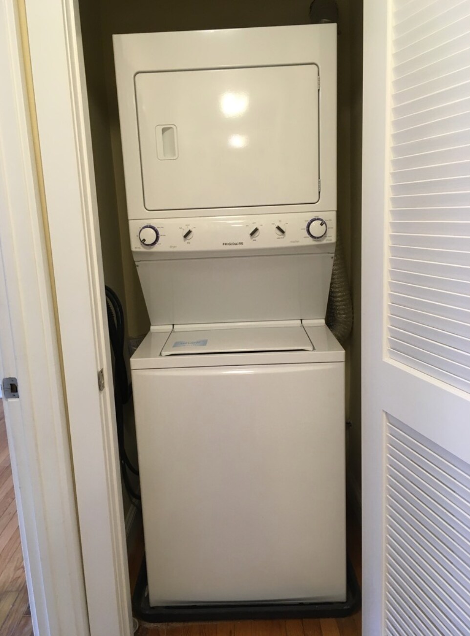 Building Photo - 1303 W Columbia Ave