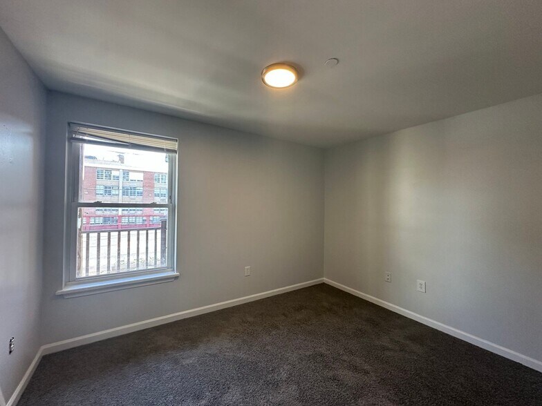 Building Photo - 3429 N Sydenham St