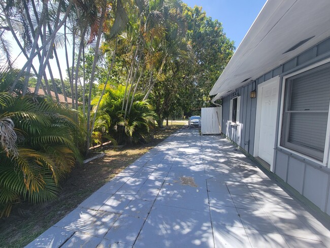 Building Photo - 9285 Green Meadows Way