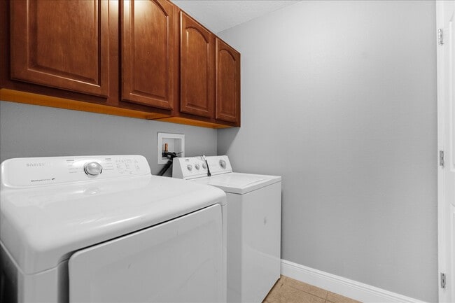 Building Photo - 247 Country Cottage Ln