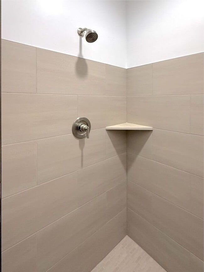 Building Photo - Brand New 3 bed, 2.5 Bath 1 car garage Townhome