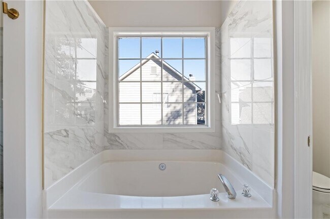 Building Photo - 2871 Belfaire Lake Dr