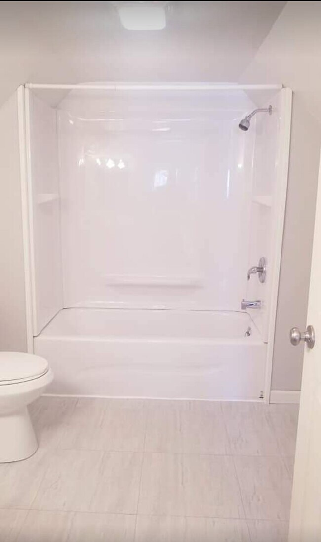 Building Photo - 819 Helen St