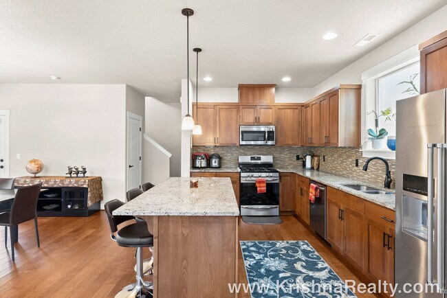 Building Photo - Gorgeous *Corner Lot* 4 BD* 2.5 BA* Single...