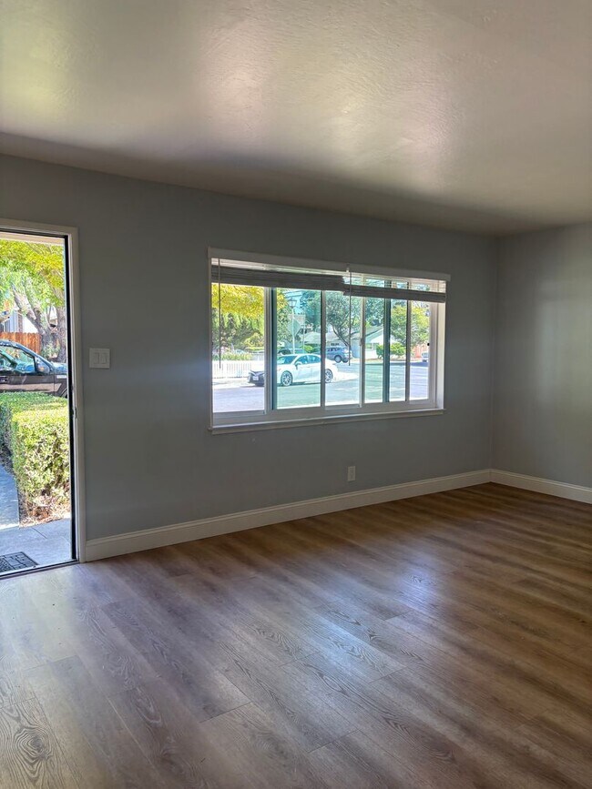 Building Photo - PET FRIENDLY 3 BED/1 BATH in Palo Alto Ava...