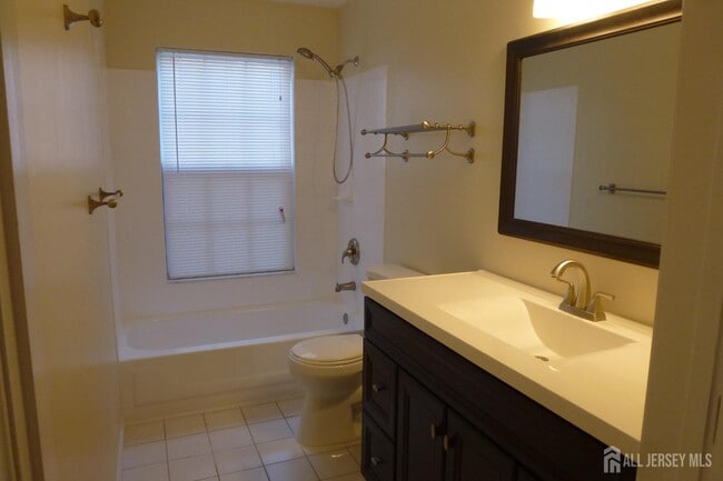 Building Photo - 601 Hampshire Dr