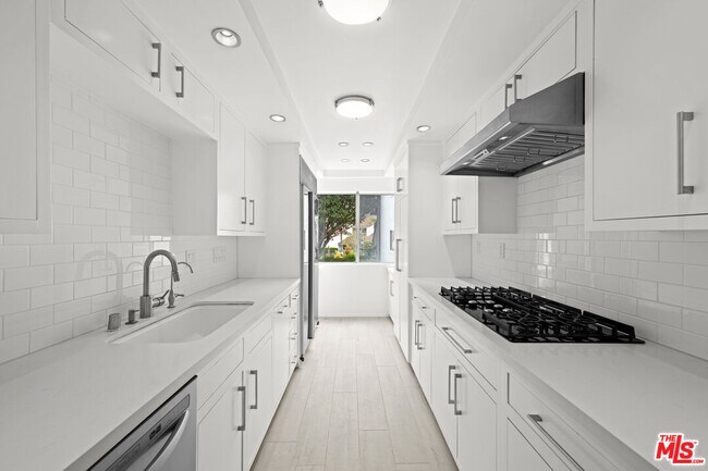Building Photo - 17088 Palisades Cir