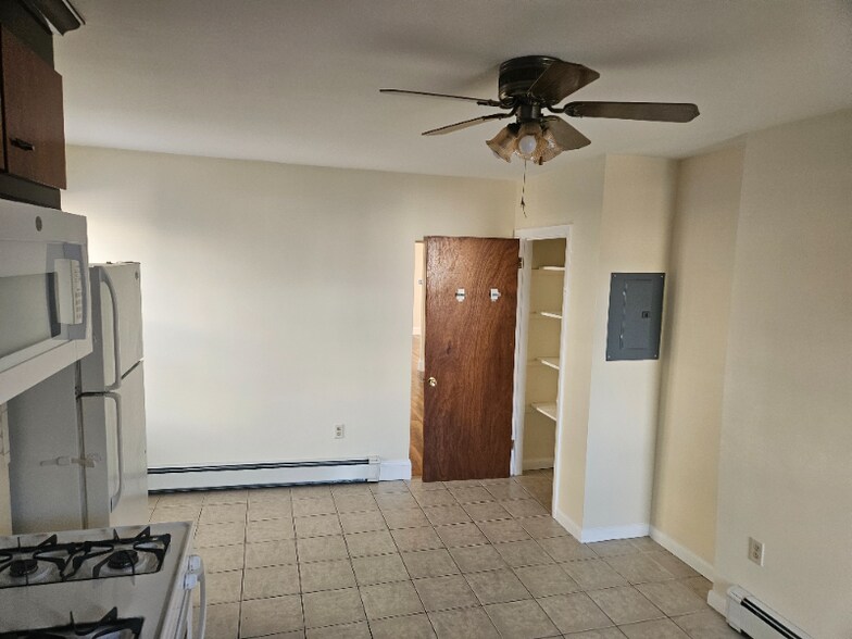 Building Photo - 60 Cottage St