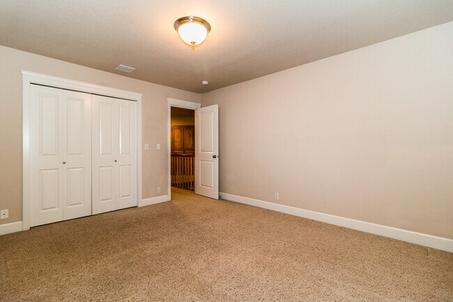 Building Photo - Wonderful 3-Bedroom,  2.5-Bath Home With Beautiful Primary Suite