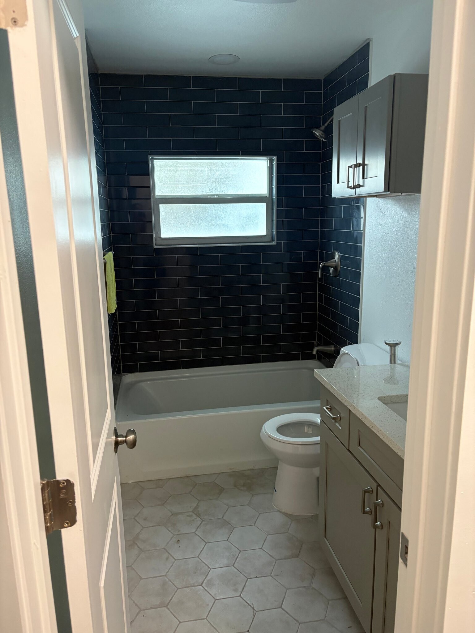 Building Photo - 626 SW Rustic Cir