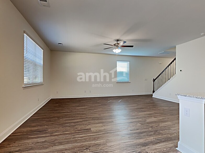 Building Photo - 1829 Produce Ln