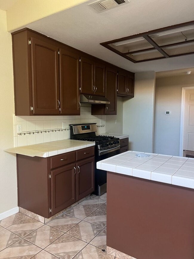 Building Photo - Lovely 3 bedroom 2 bath home in a great neighhborhood