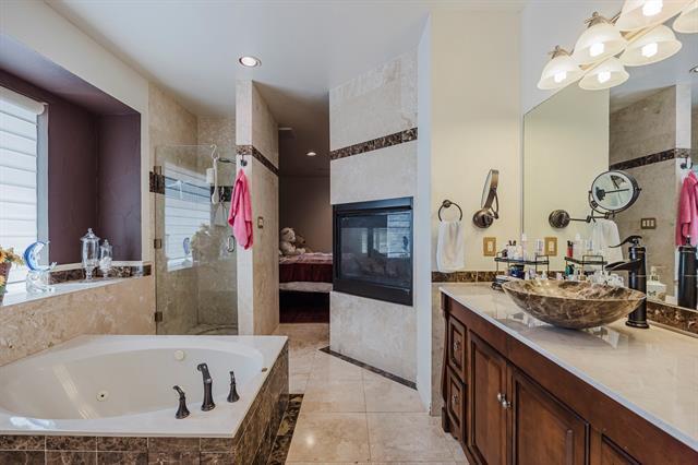 Building Photo - 808 Sabona Dr