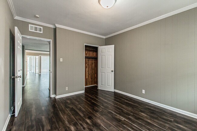 Building Photo - 8301 Delmar Blvd