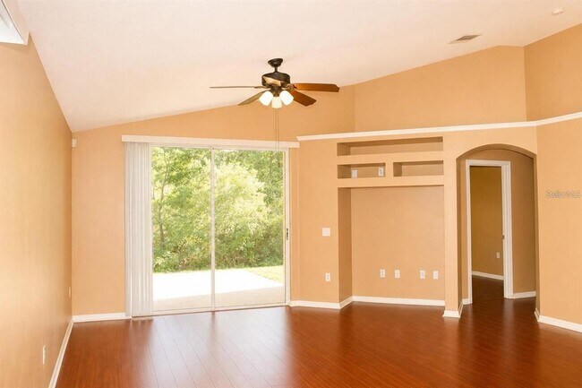 Building Photo - 145 Thornbury Dr