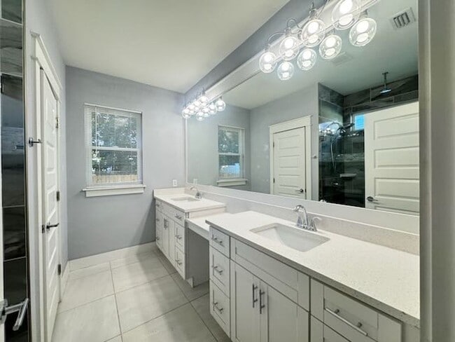 Building Photo - Palm Heaven!!Application and more info @ https://www.sandseekerrealty.com/long-term-rentals/. Cli...