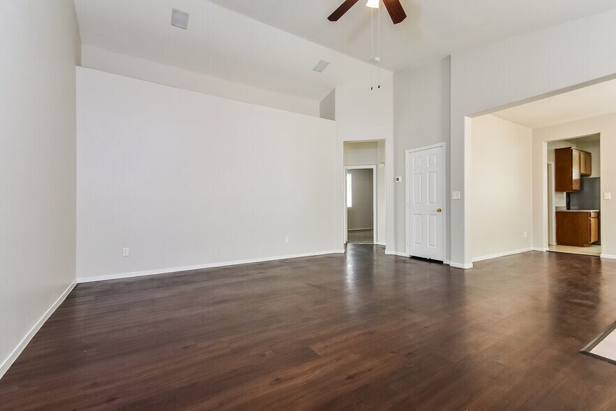 Building Photo - 2520 Bahama Point Ave