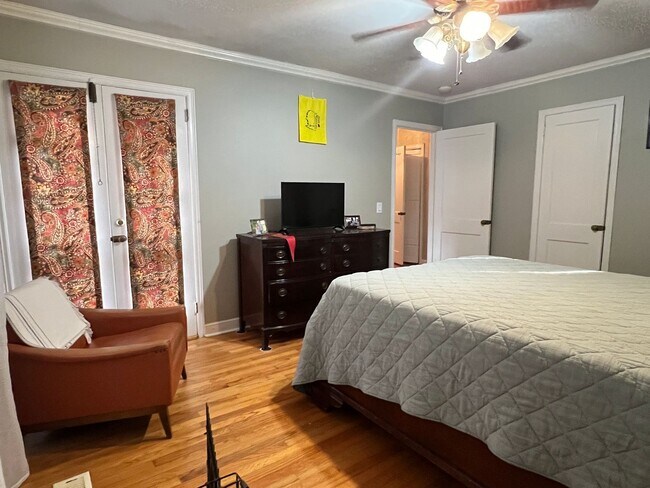 Building Photo - Cute Home in Midtown