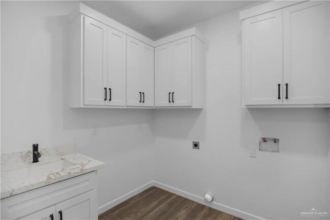 Building Photo - 23 Davis Rd