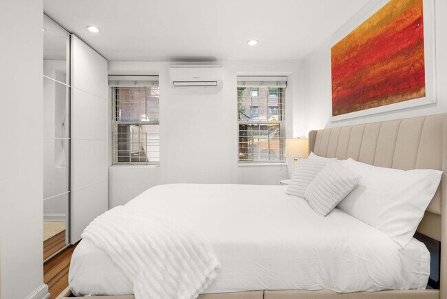 Building Photo - 49 W 16th St