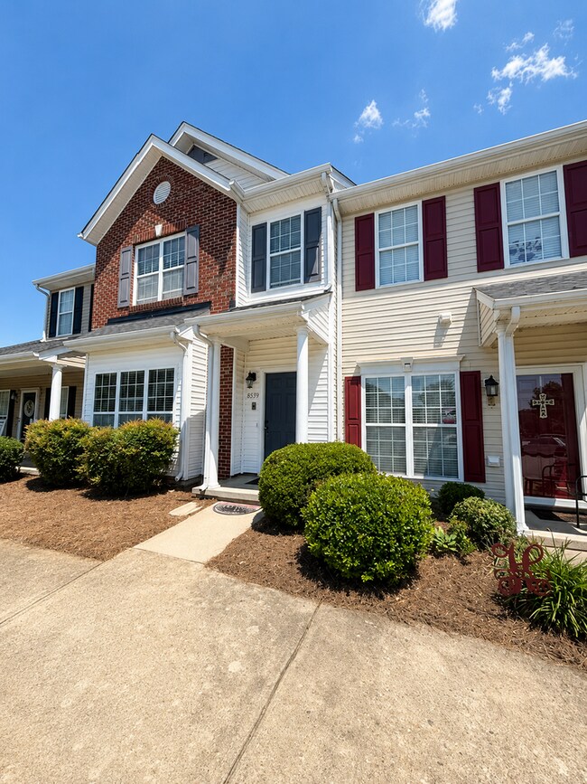 Building Photo - Three bedroom, 2.5 bath townhome in Whitsett