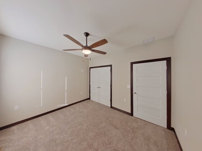 Building Photo - 1377 S Sierra Hls St