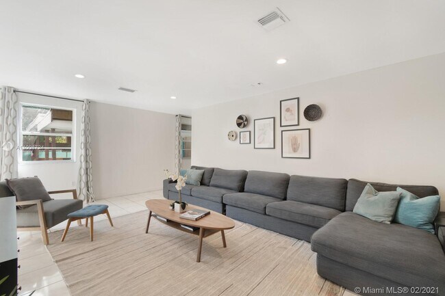 Building Photo - 5943 Biscayne Blvd