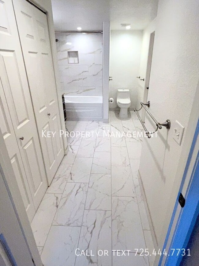 Building Photo - GORGEOUS REMODELED 2 BEDROOM TOWNHOME IN C...