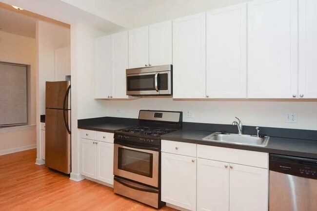 Building Photo - 4712 N Sheridan Rd