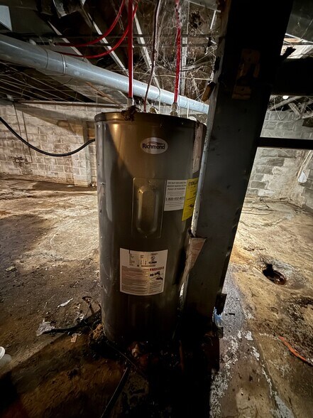 Building Photo - 1305 E Whitmer St