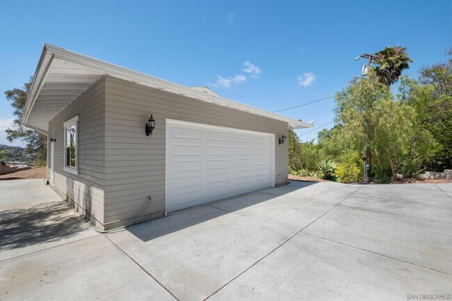 Building Photo - 9427 Vista Dr