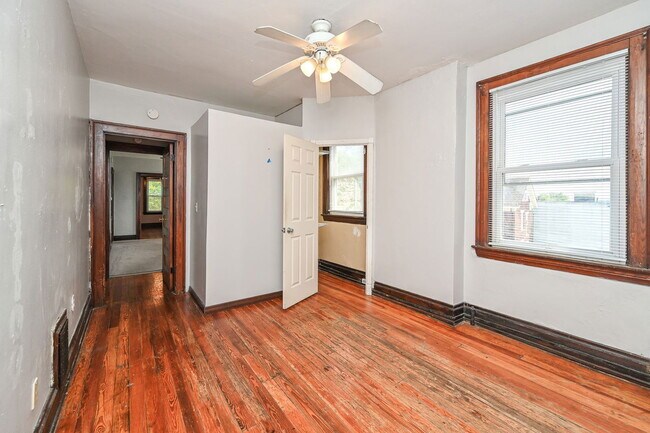 Building Photo - 2125 W Clifton Ave