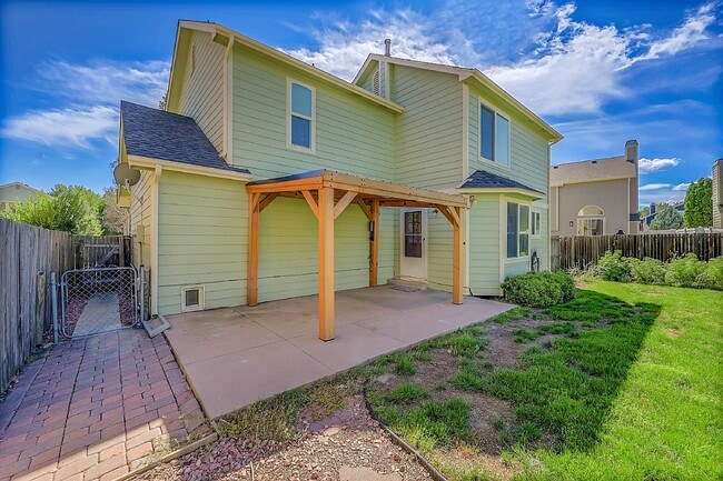 Building Photo - $2,495, 3 beds, 2.5 bath Updated Home in Co Springs with Fenced In Yard!