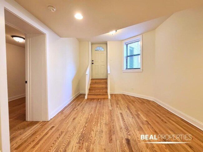 Building Photo - 1 bedroom in CHICAGO IL 60613