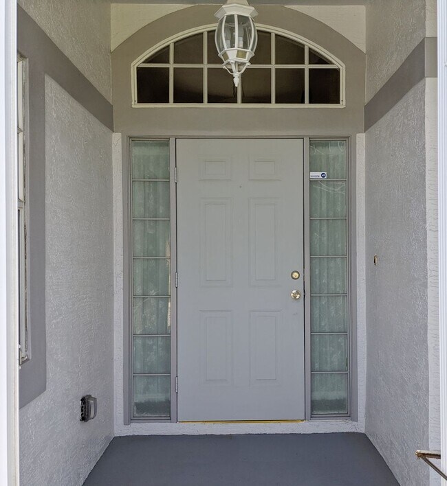 Building Photo - 3/2/2 Home with many upgrades in the 34609...