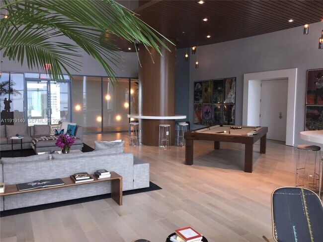 Building Photo - 460 NE 28th St