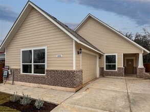 Building Photo - 104 Osage Dr