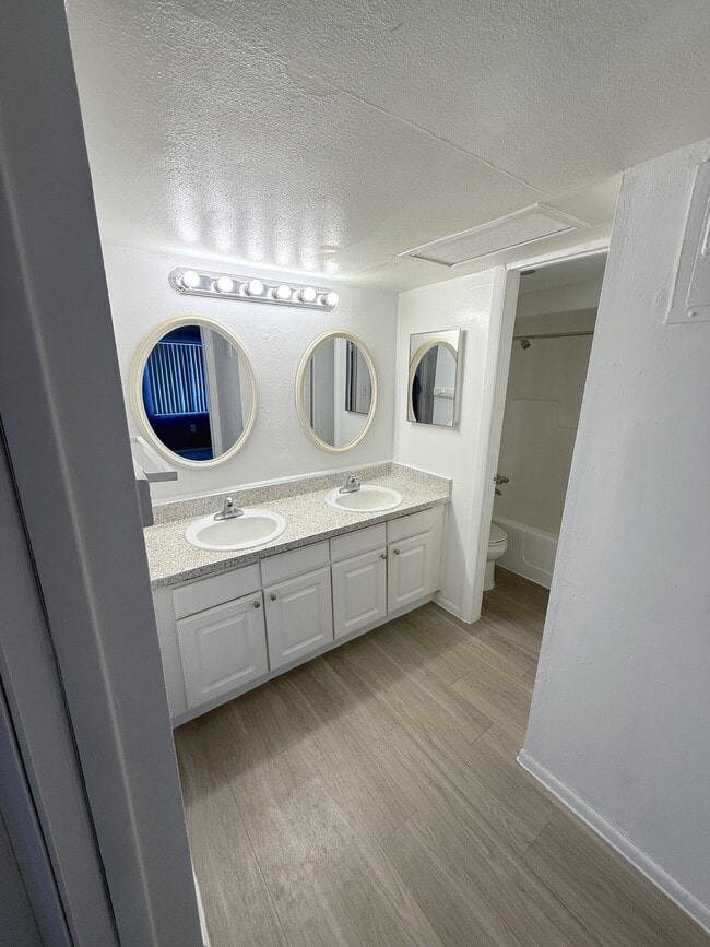 Building Photo - 2527 N Alafaya Trail