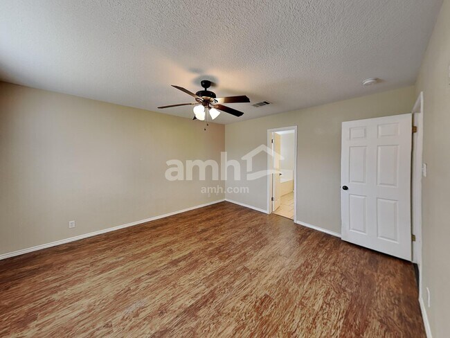 Building Photo - 105 Paige Bend