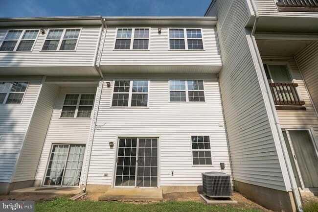 Building Photo - 8549 E Street Unit