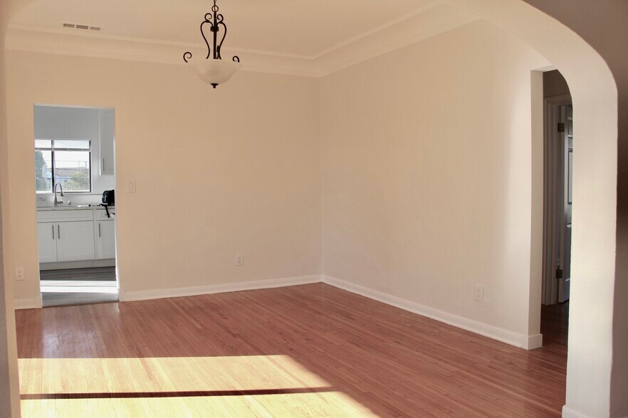 Building Photo - 1239 S Hudson Ave