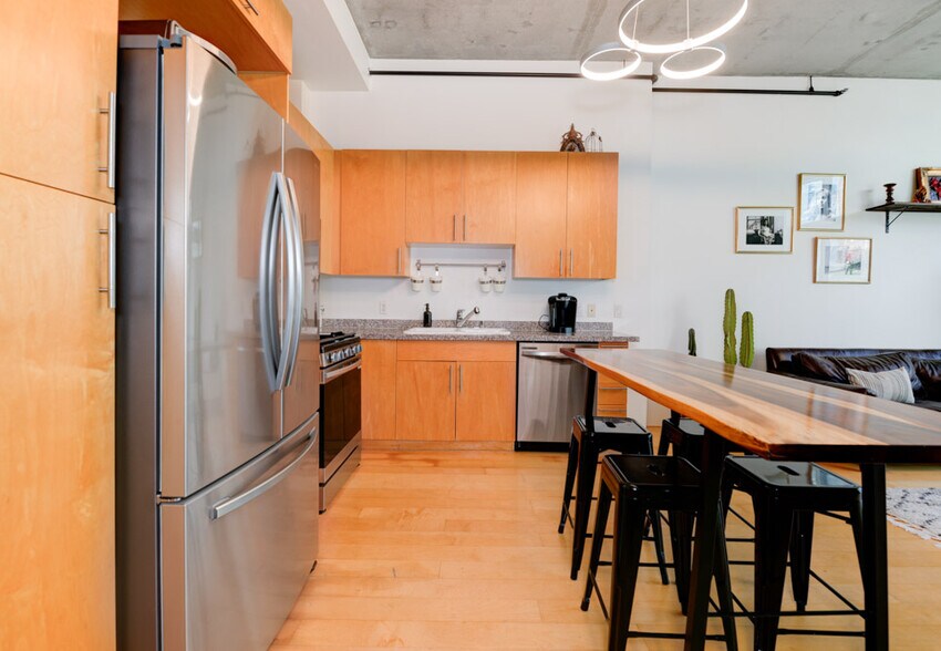 Building Photo - 1025 Island