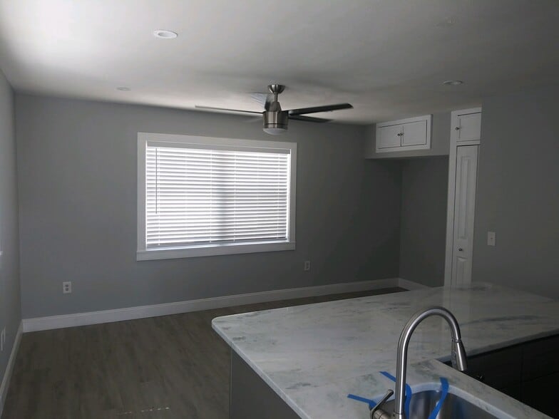 Building Photo - 404 Armada Rd S